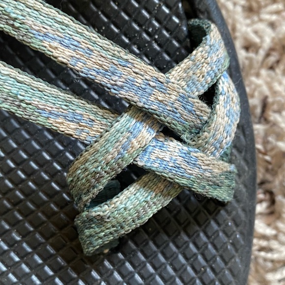 Women’s Rocky Mountain Chaco sandals with toe strap. Size 7 - Picture 3 of 4